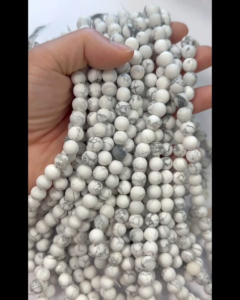 Howlite A contas mate 8mm em fio 40cm